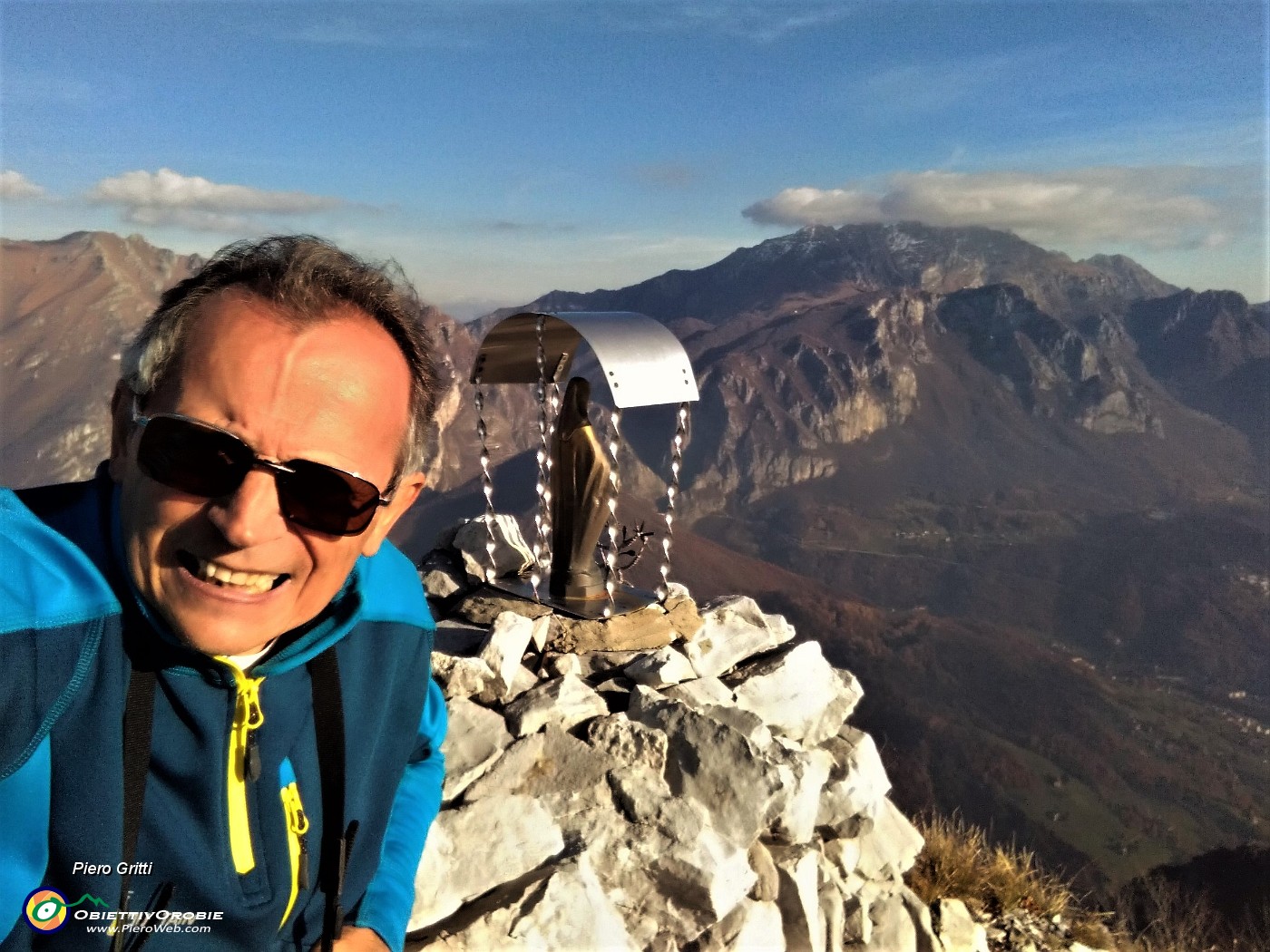 72 Alla Madonnina del Corno Regismondo (1253 m) con vista in Resegone.jpg